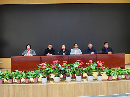 左起：楊寶真、山東曹州武校副校長(zhǎng)杜全想、丁伊琳、紀(jì)永泉、周秋連、何茂坤 、 拍照的周穩(wěn)主任_副本.jpg