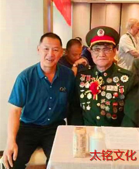 與92歲抗美援朝老英雄戴海山合影！.jpg