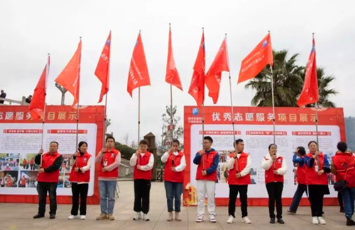 管理檔案按照“入殼——孵化——出殼”的流程提供優(yōu)質(zhì)全程“一站式”服務(wù)（圖片來(lái)源：安順市文明辦）.jpg_副本.jpg